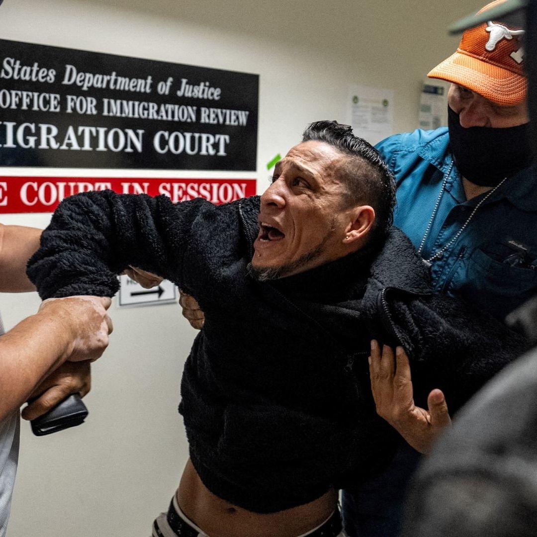 Redadas Migratorias del ICE Perjudican a los Trabajadores Nacidos en EUA, Revela Estudio