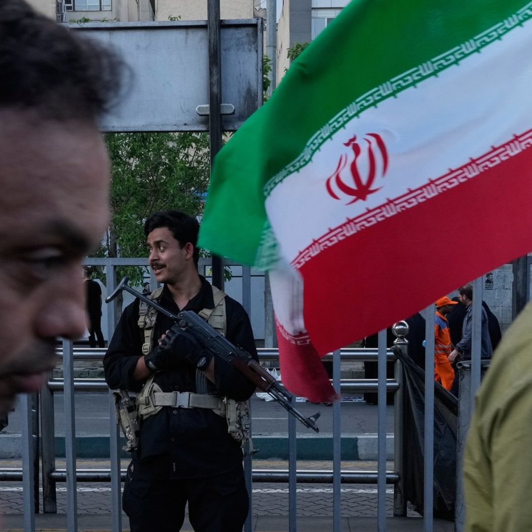 Elementos de seguridad durante movilización en Teherán, Irán,
