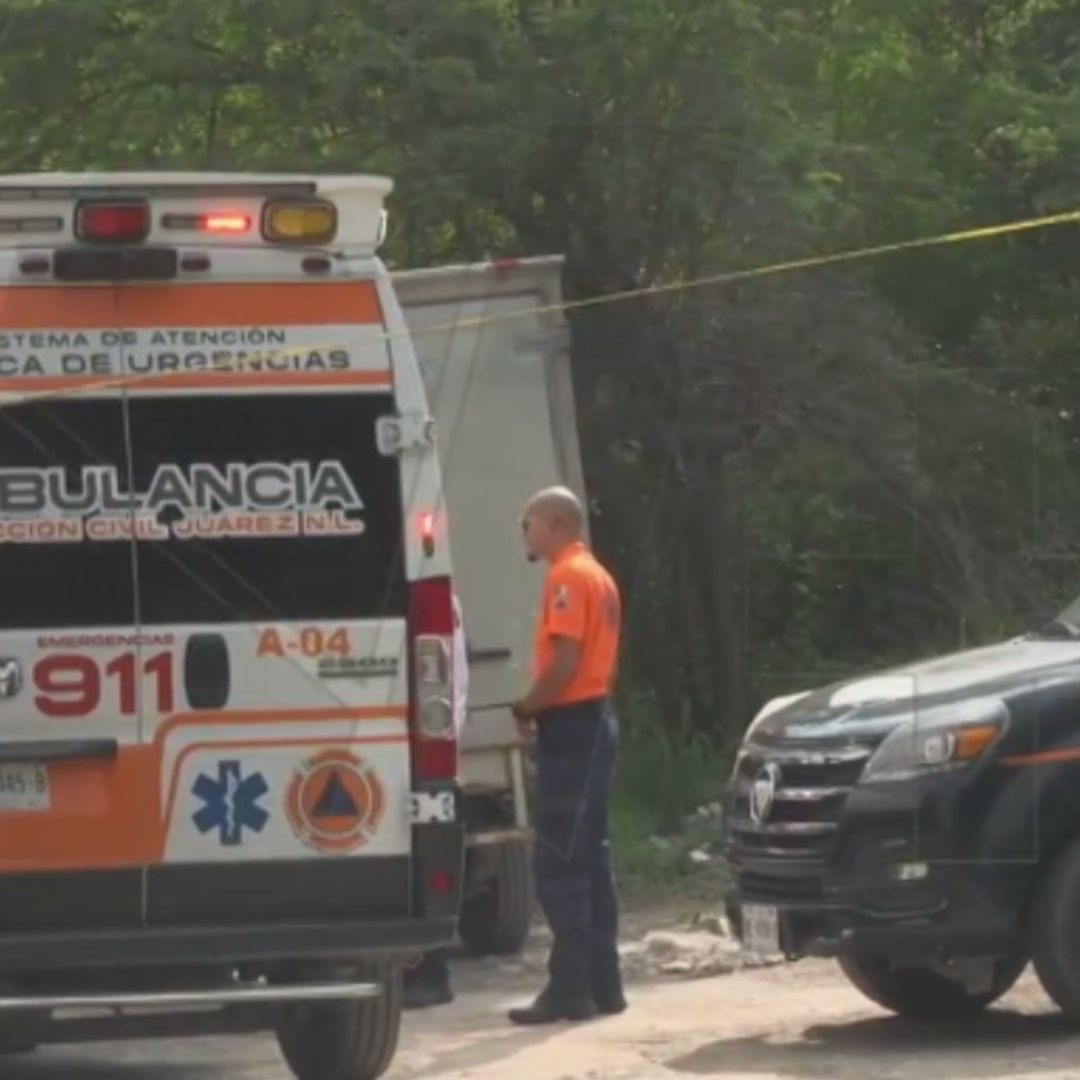 Ambulancia y patrulla de policía en Charco Azul