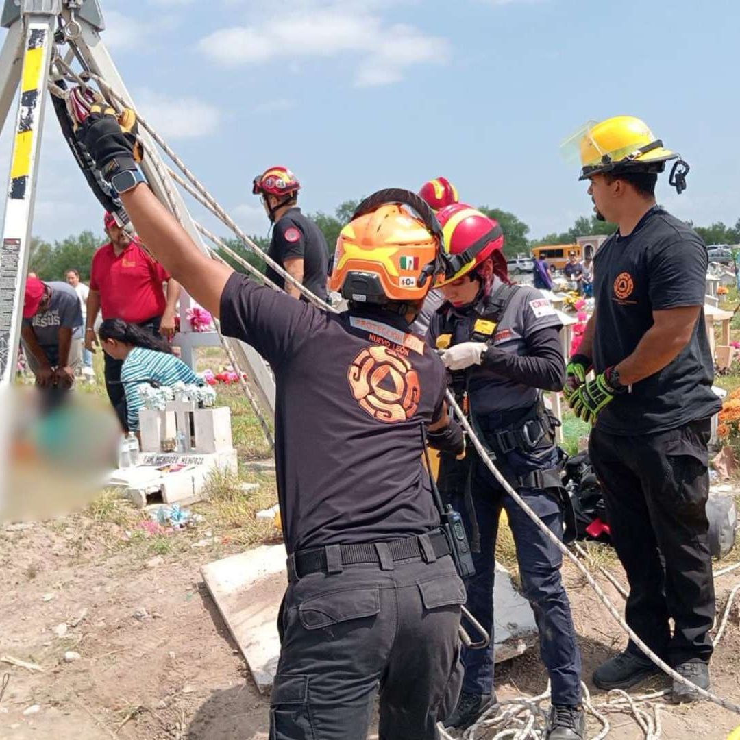 Rescatan a personas de tumba con un sistema de ventaja mecánica en Marín