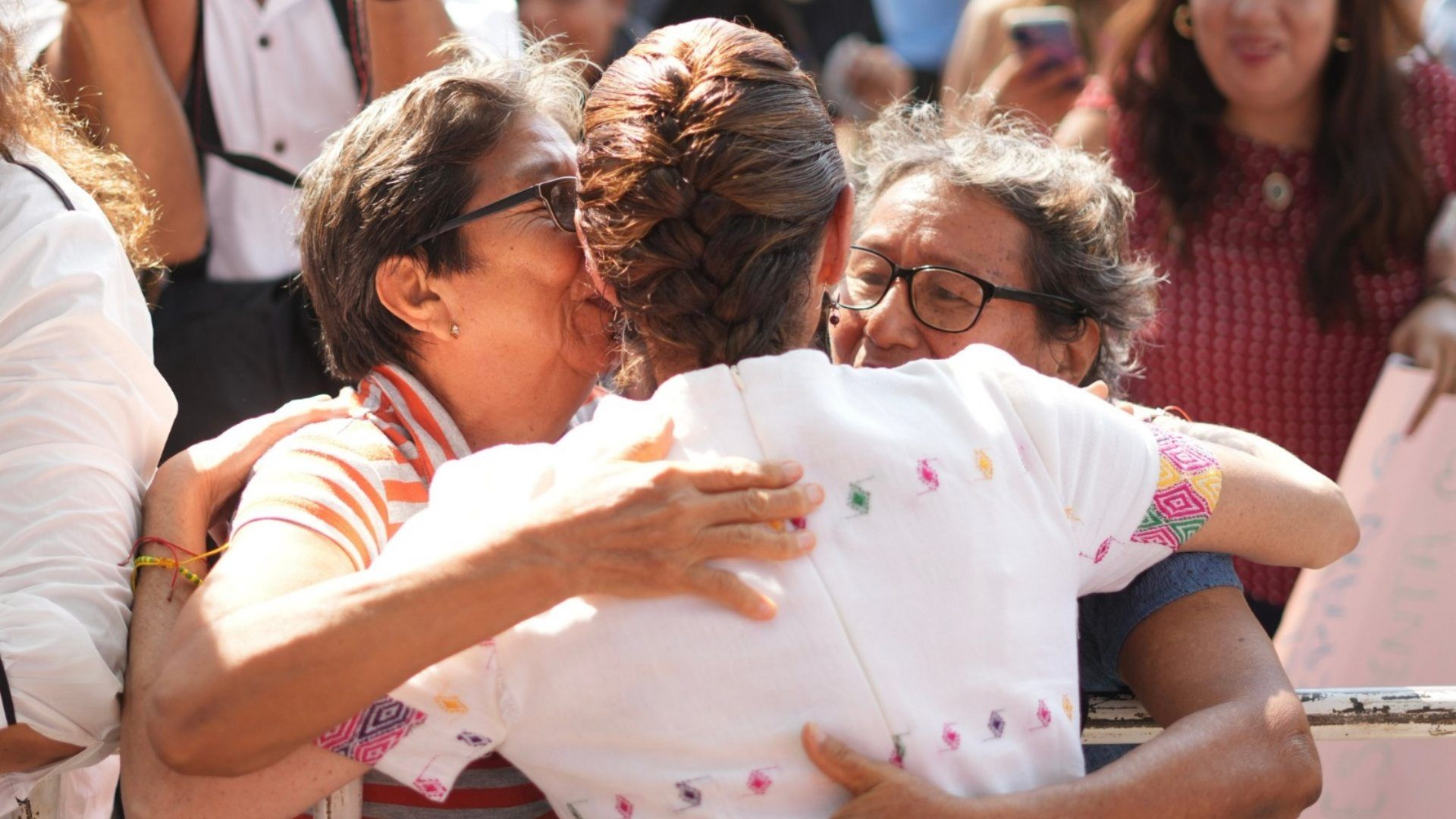 Sheinbaum Felicita a las Madres de México y Migrantes por el 10 de Mayo