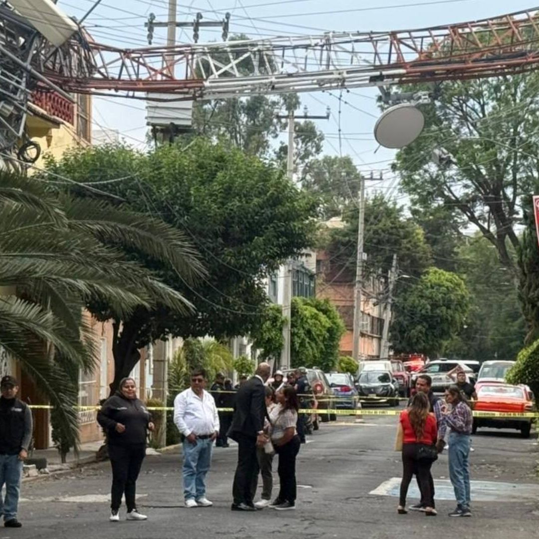 Fuertes Vientos Derriban Estructura de Antena y Cae Sobre Viviendas en Alcaldía GAM