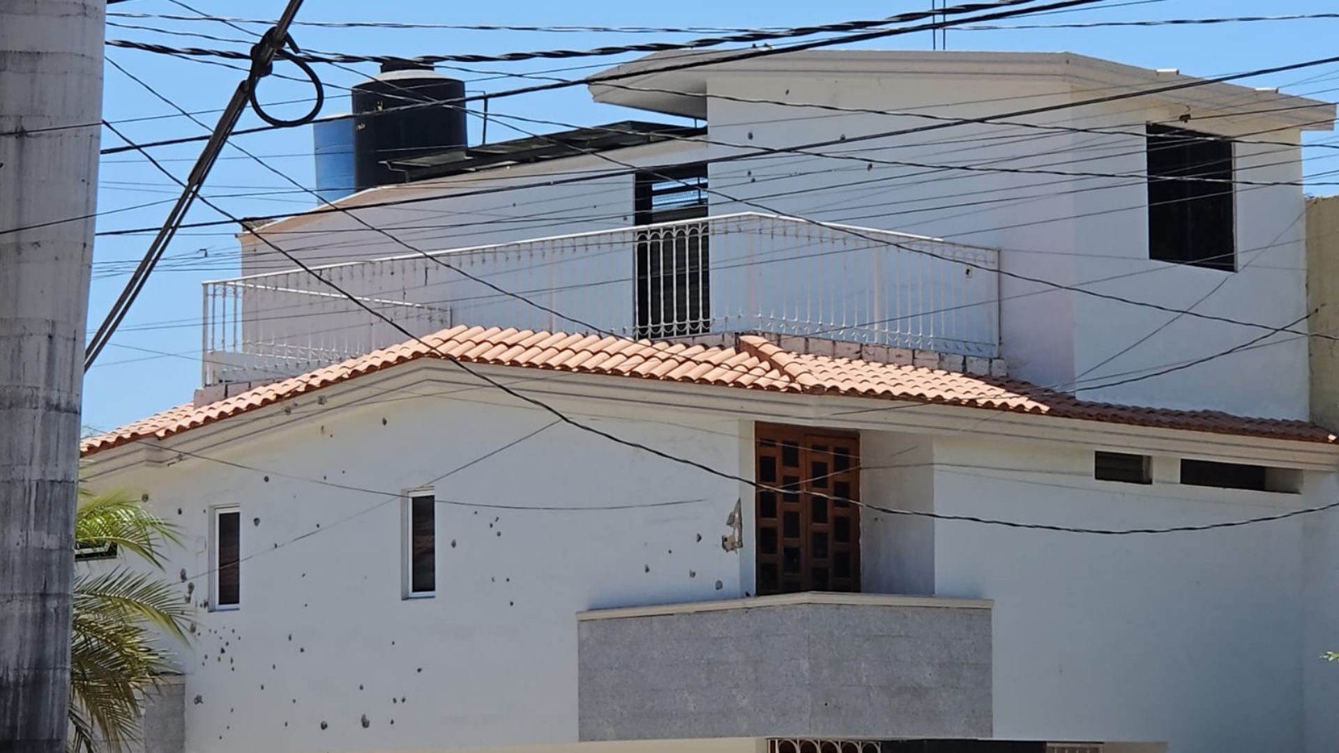Atacan a balazos vivienda de Rubén Rocha Moya