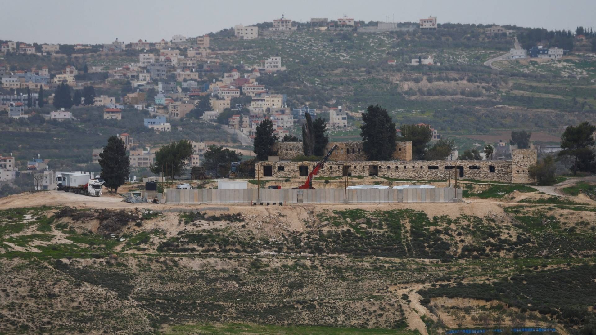 Colonos Israelíes Profanan Panteón y Obligan a Familia Palestina a Desenterrar Cuerpo de Su Hijo