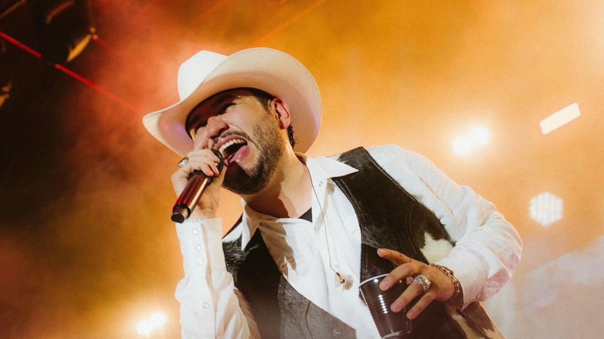 Eden Muñoz Pospone Concierto en Los Mochis tras Incendio en Plaza Comercial