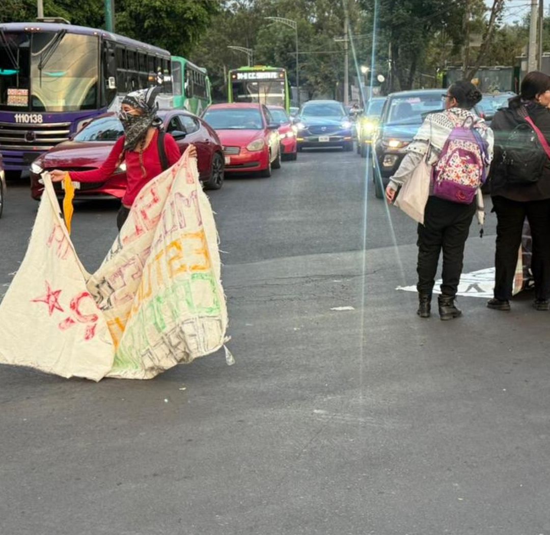 Alumnos de la UNAM Bloquean Insurgentes Sur y Eje 10, CDMX; Exigen Seguridad en Planteles Edomex