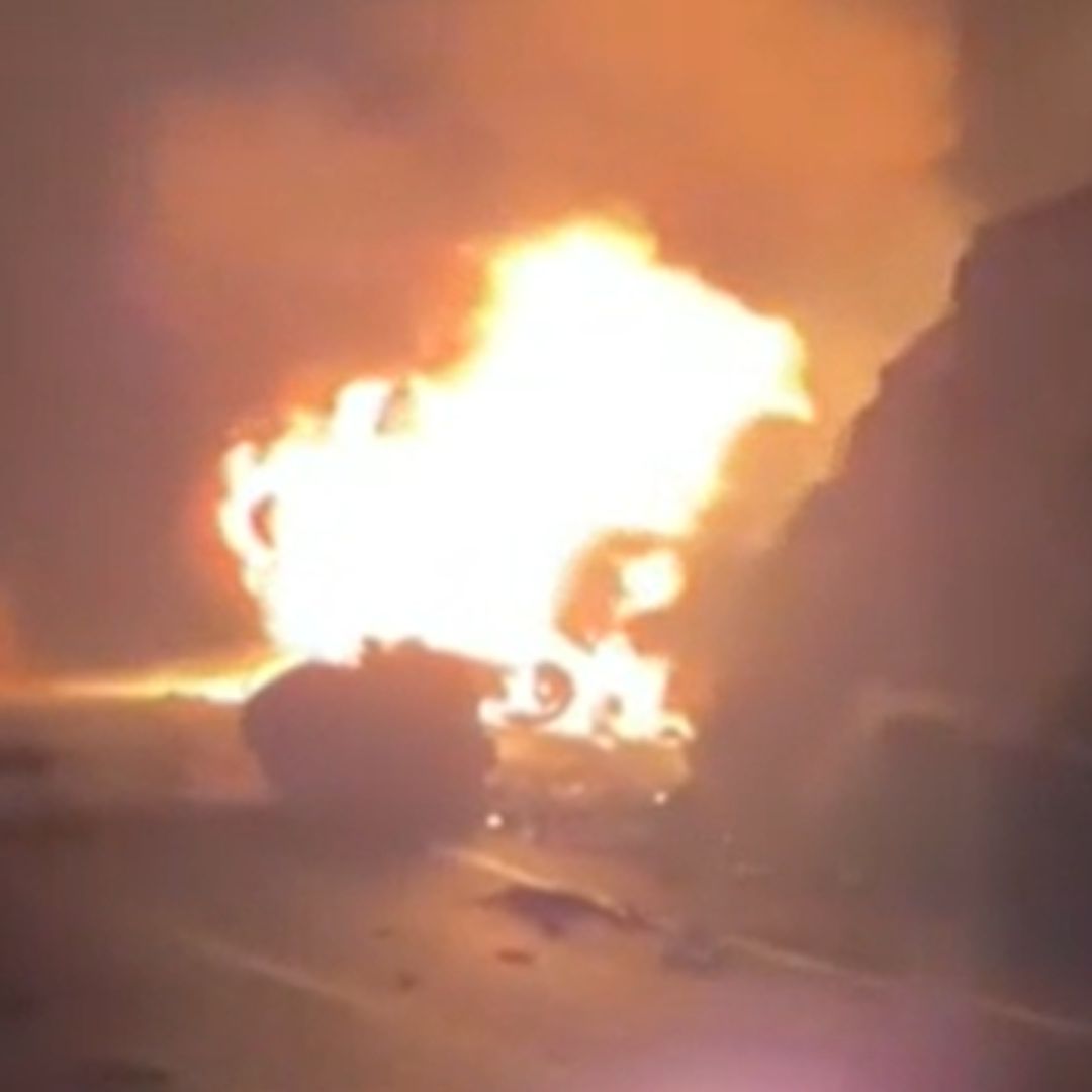 Pipa Se Incendia tras Fuerte Choque con Tractocamión en Autopista Pátzcuaro-Lázaro Cárdenas