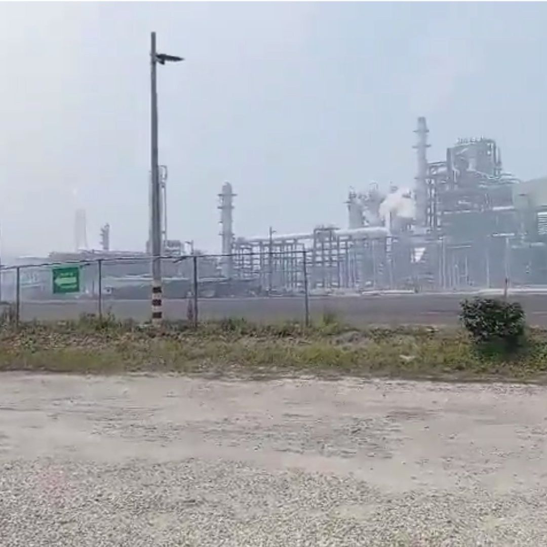 Refinería Olmeca de Dos Bocas Registra Emanación de Vapor; Pemex Descarta Incendio