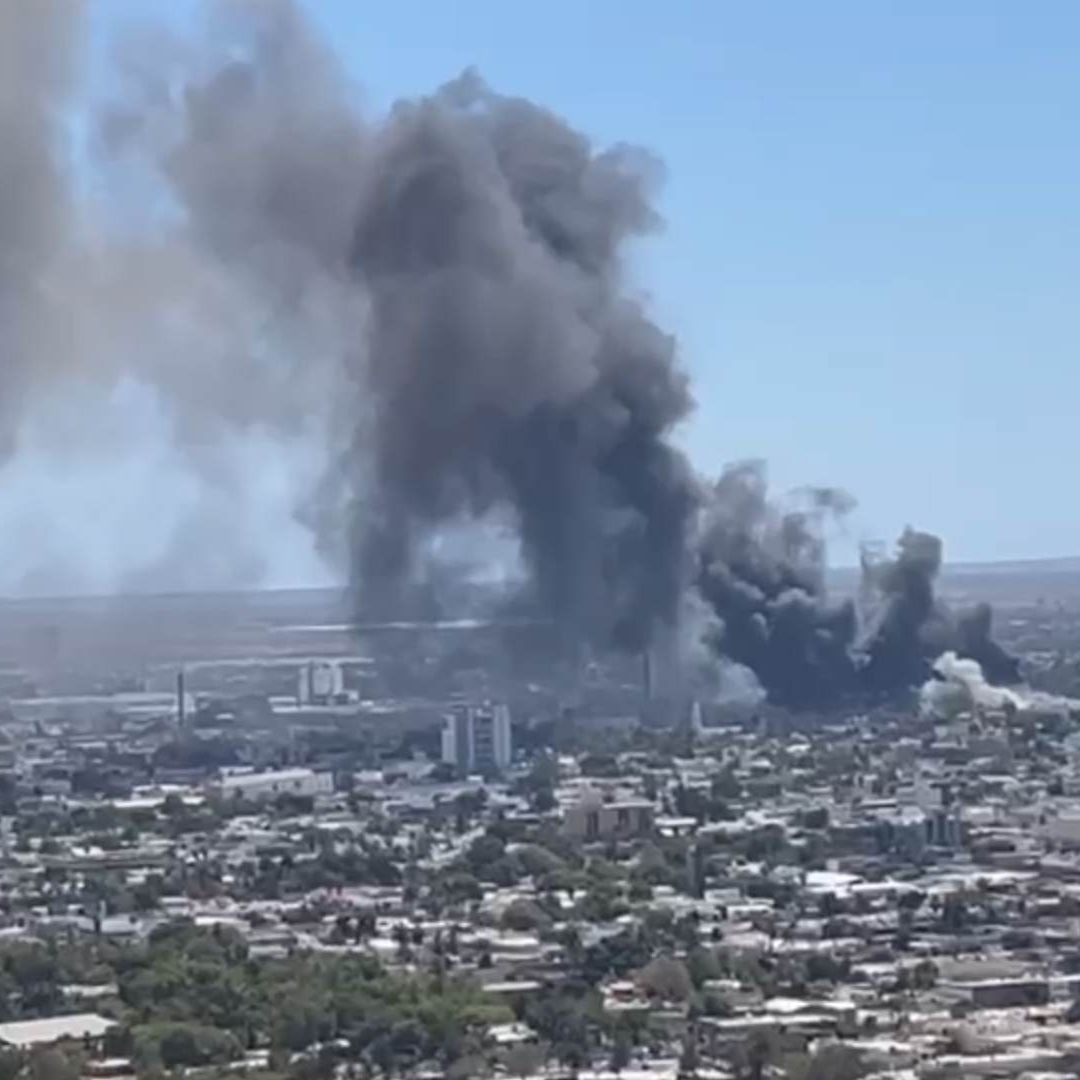 Se Registra Fuerte Incendio en Plaza Fiestas las Palmas en Los Mochis, Sinaloa