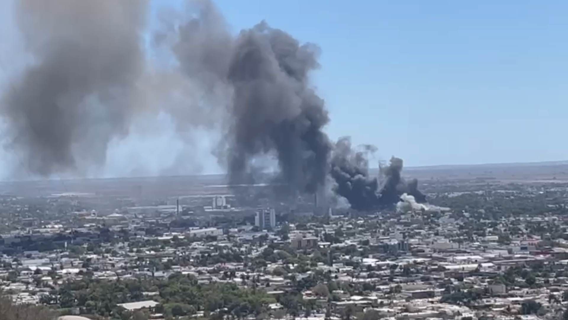 Se Registra Fuerte Incendio en Plaza Fiestas las Palmas en Los Mochis, Sinaloa