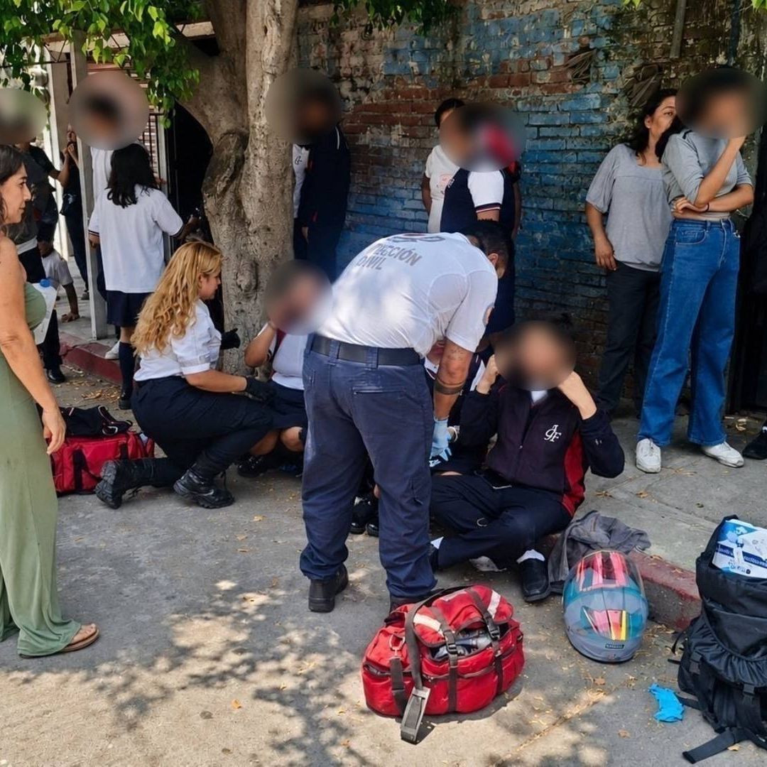 Ataca Enjambre de Abejas Alteradas a 100 Personas en Telesecundaria de Cuautla, Morelos.