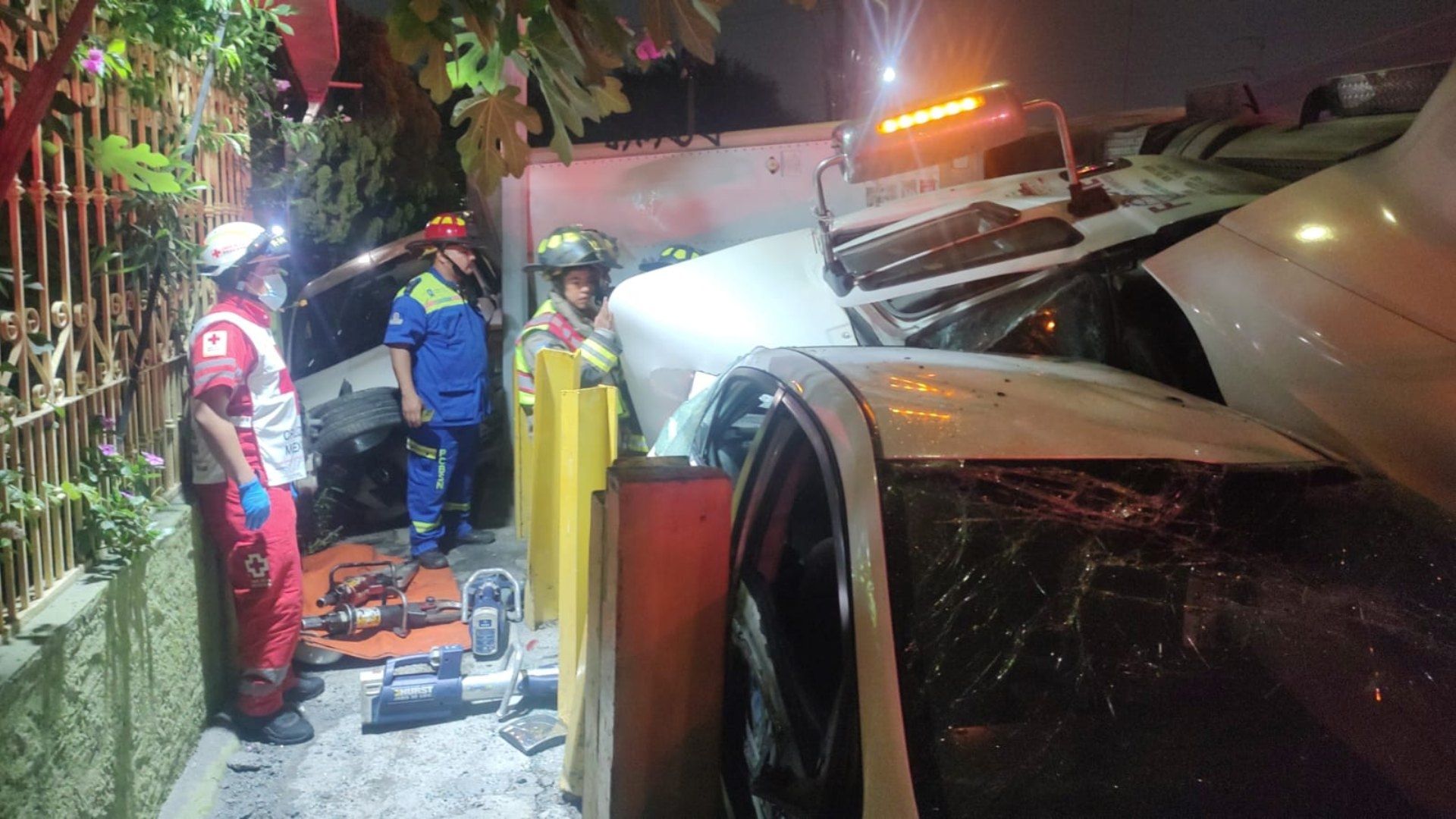 Autoridades lograron rescatar a hombre, sin embargo perdió la vida