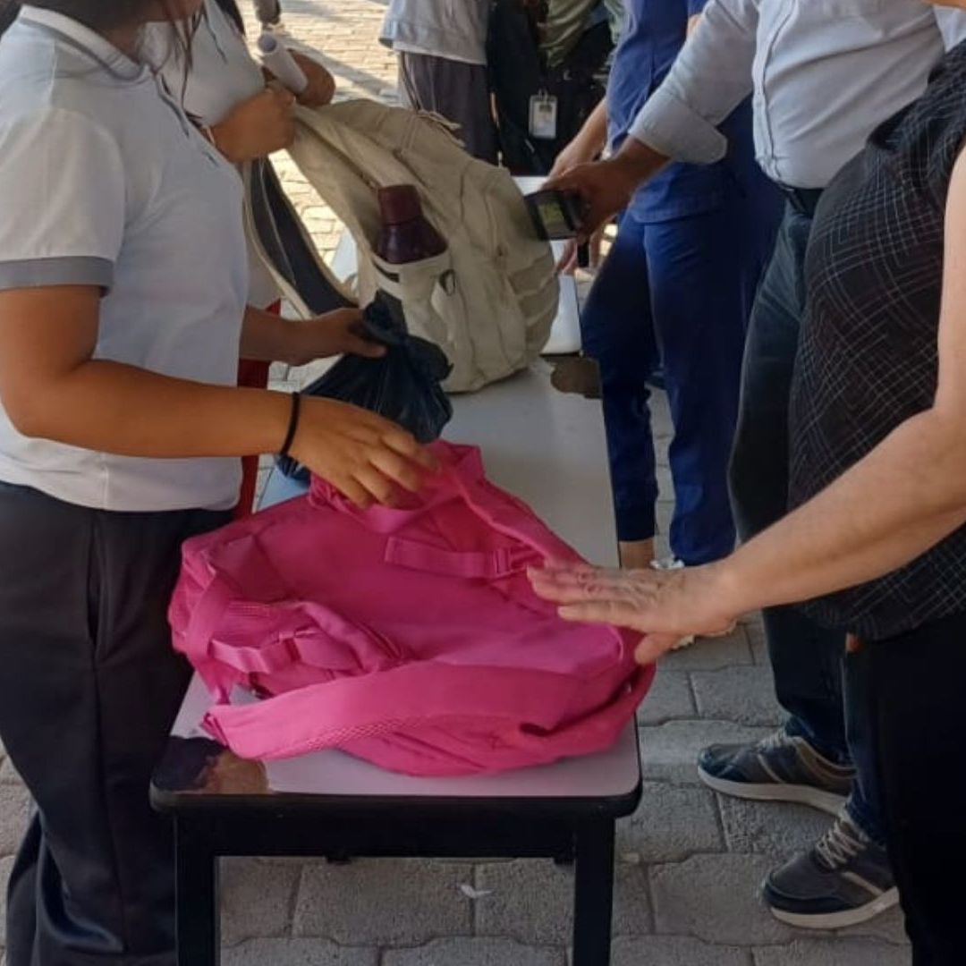 Implementan Operativo Mochila con Detector de Metales en Secundaria de Gómez Palacio