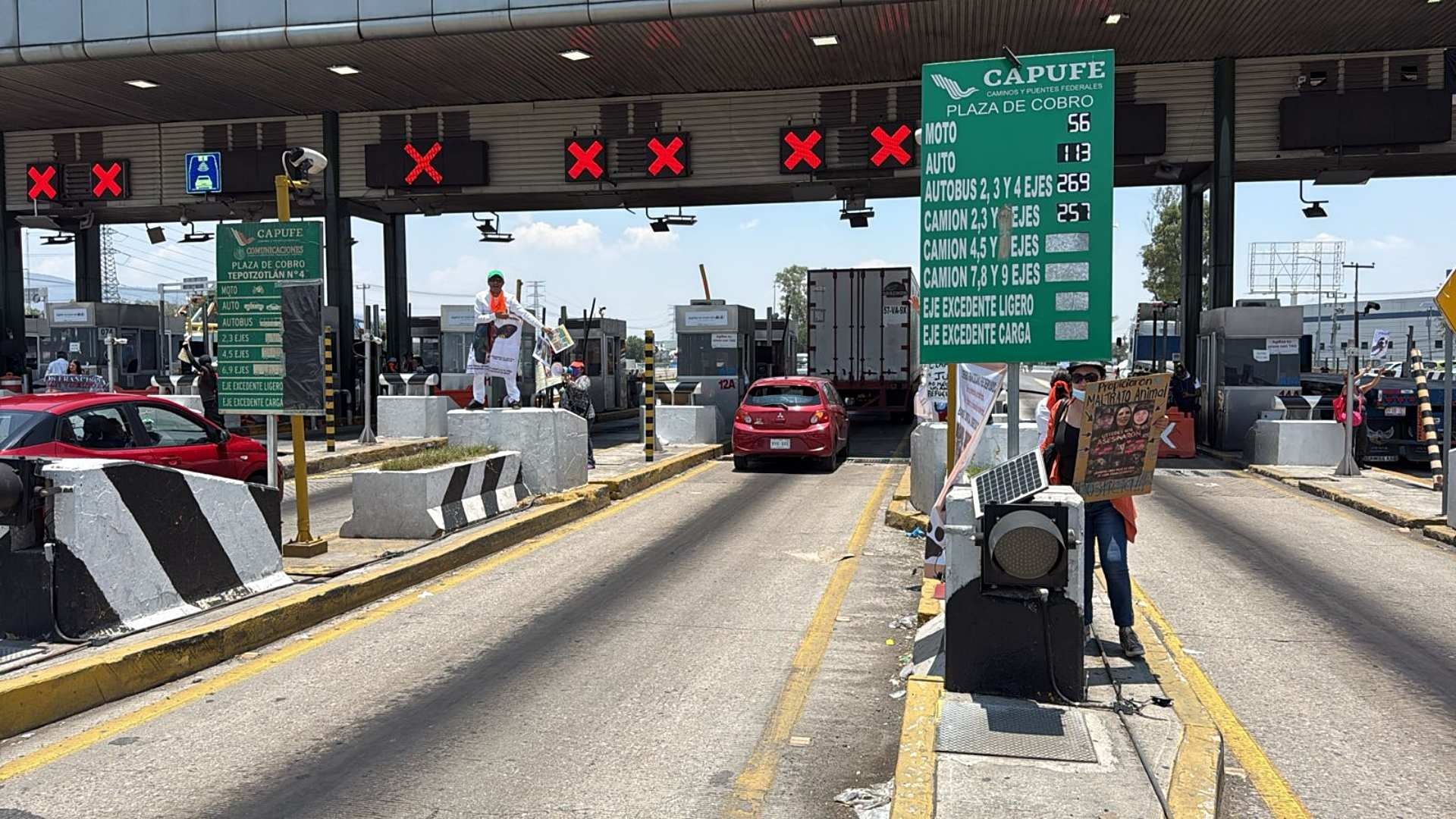 Protesta en la caseta de Tepotzotlán hoy 18 de mayo de 2026.