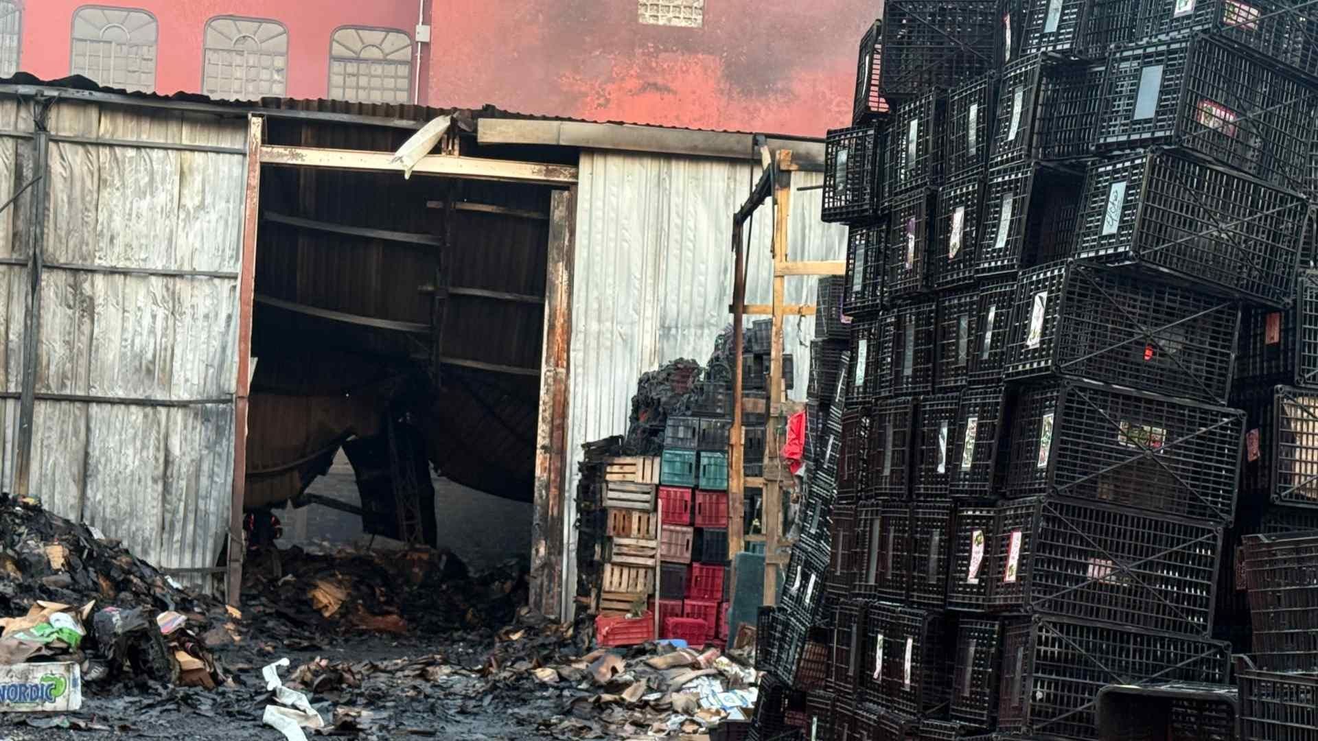 Incendio en bodega de Iztapalapa