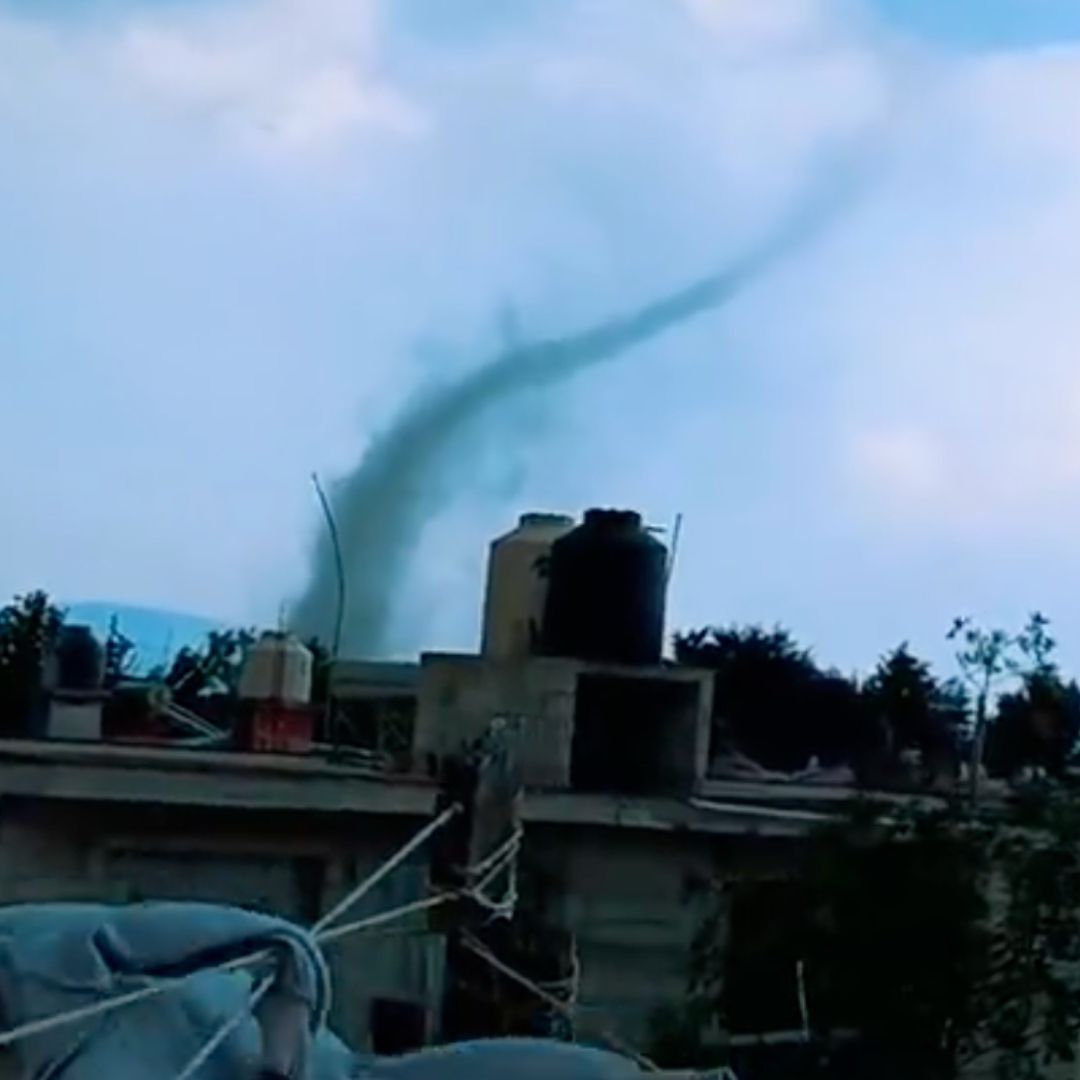 Formación de Tornado No Super Celda Landspouts Remolino Aire en Rafael Lara Grajales