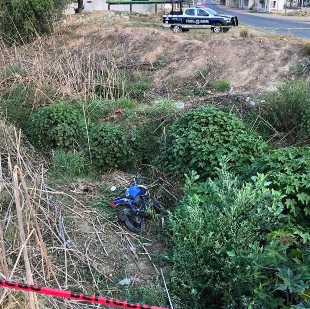 Pareja Motociclistas Accidente Mujer Muerta Barranca Canal Aguas Negras Tochtepec Puente Puebla