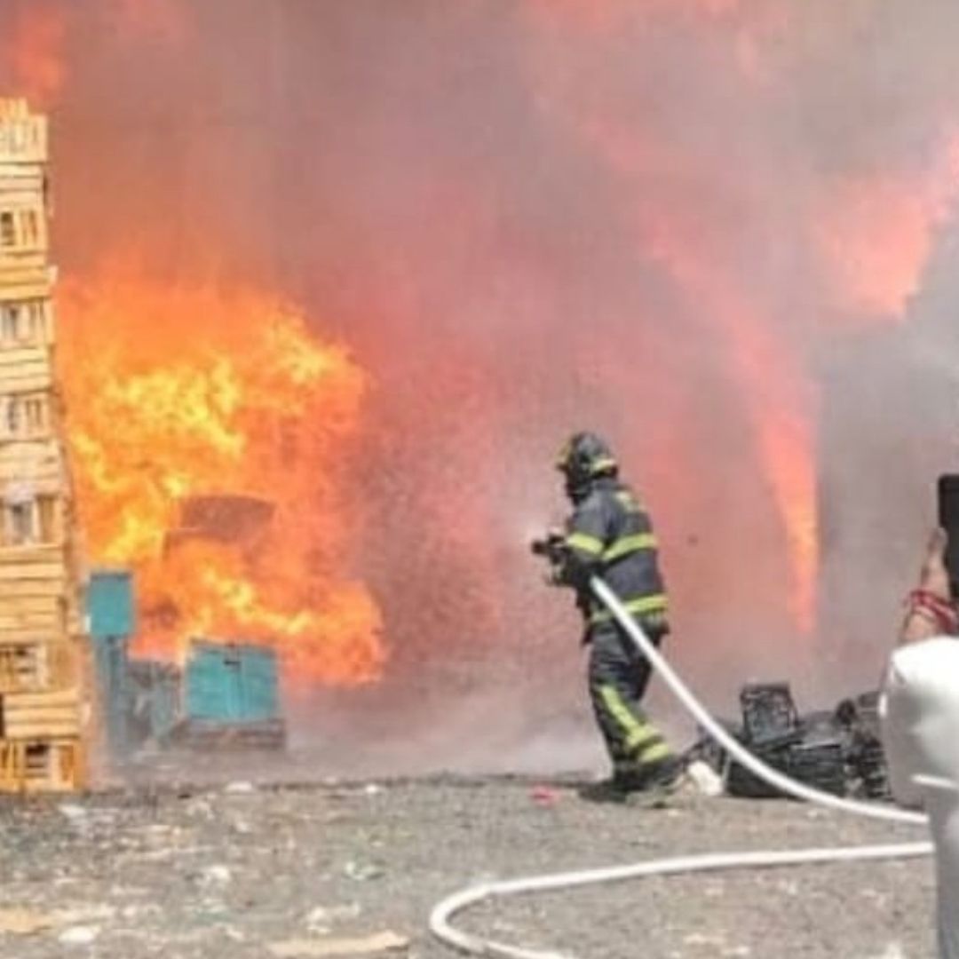 Fuerte Incendio en Iztapalapa Genera Movilización de Cuerpos de Emergencia