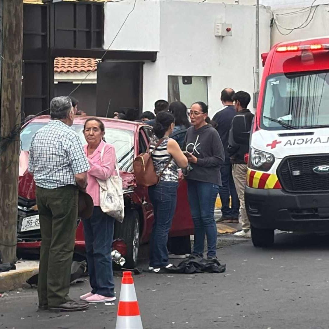 Accidente en Lomas de las Águilas Deja Un Motociclista y Un Peatón Lesionado. Foto: N+