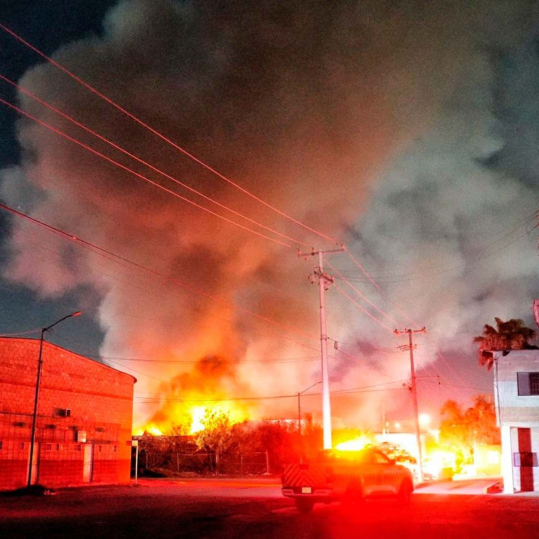 Incendio Provoca Explosiones en Zona Industrial de Torreón; Bomberos Trabajan Más de 10 Horas