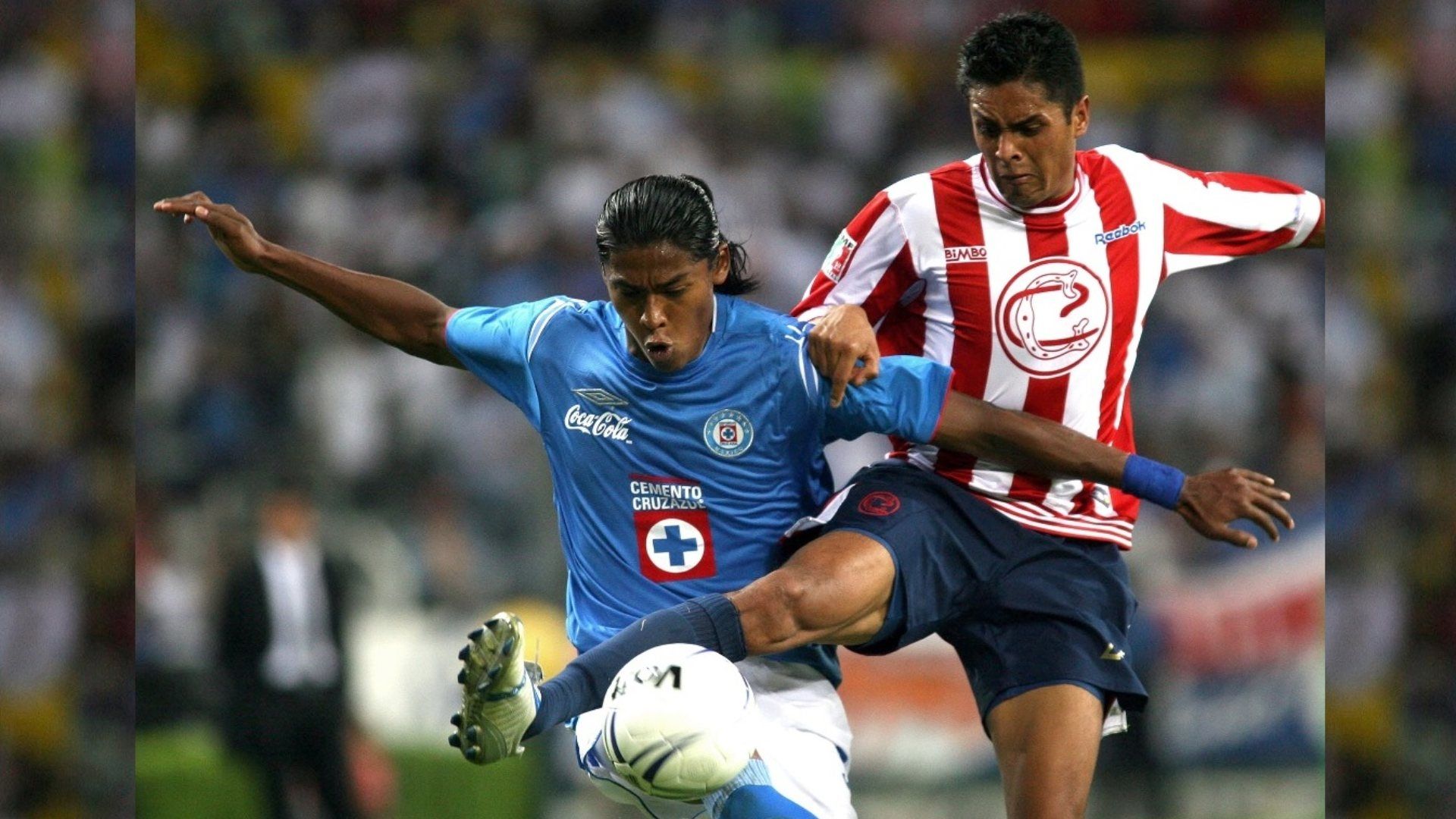 Joel Huiqui, hoy entrenador de Cruz Azul, jugó contra Chivas en la Liguilla del 2006. Foto: Reuters