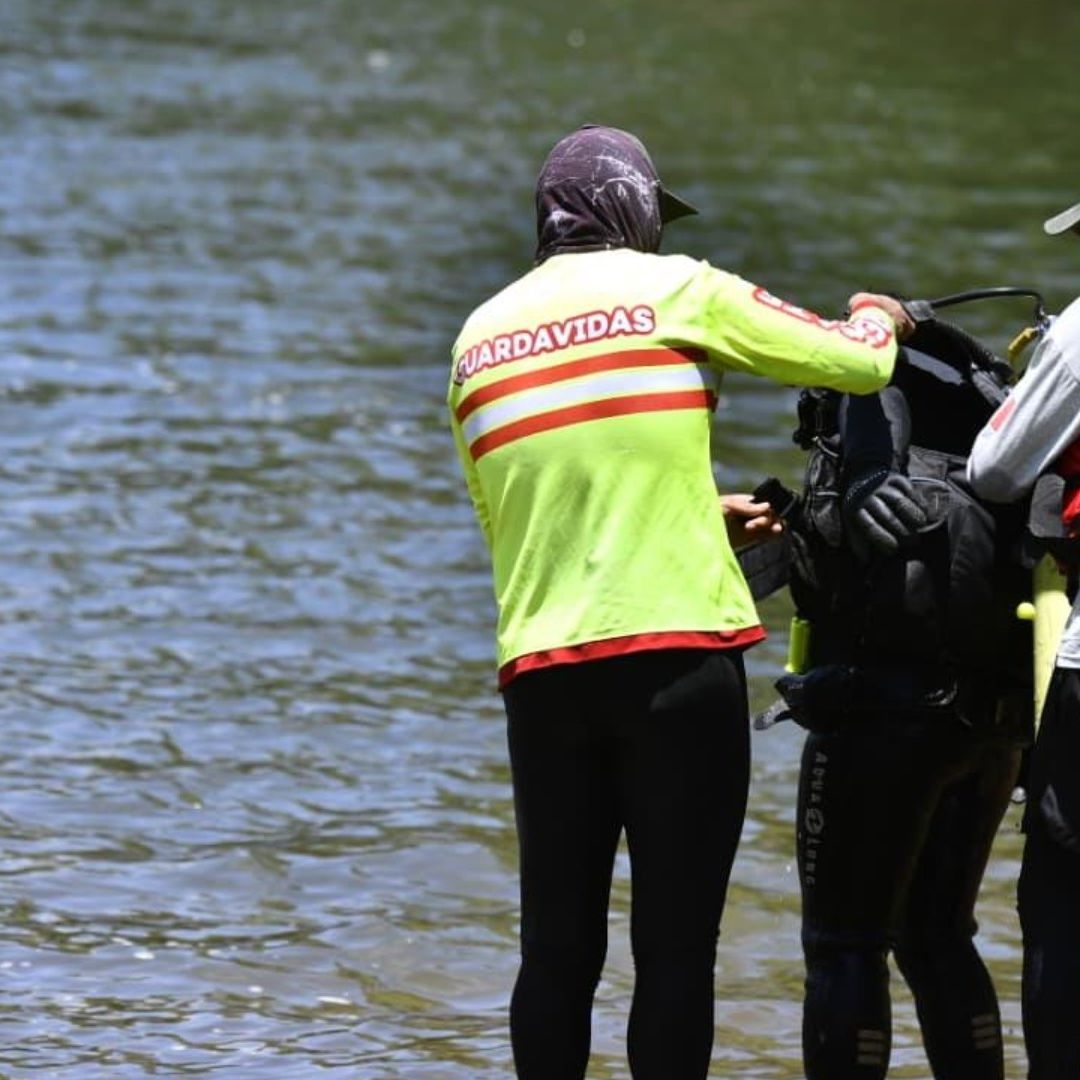 Buscan a Familia en Lago de Juanacatlán Jalisco Tras Volcadura de Lancha