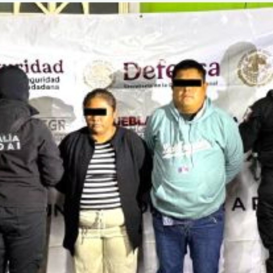 Julia Norberta y Adiel Detenidos en Cateo por Narcomenudeo Droga en Santa María Coapan Tehuacán