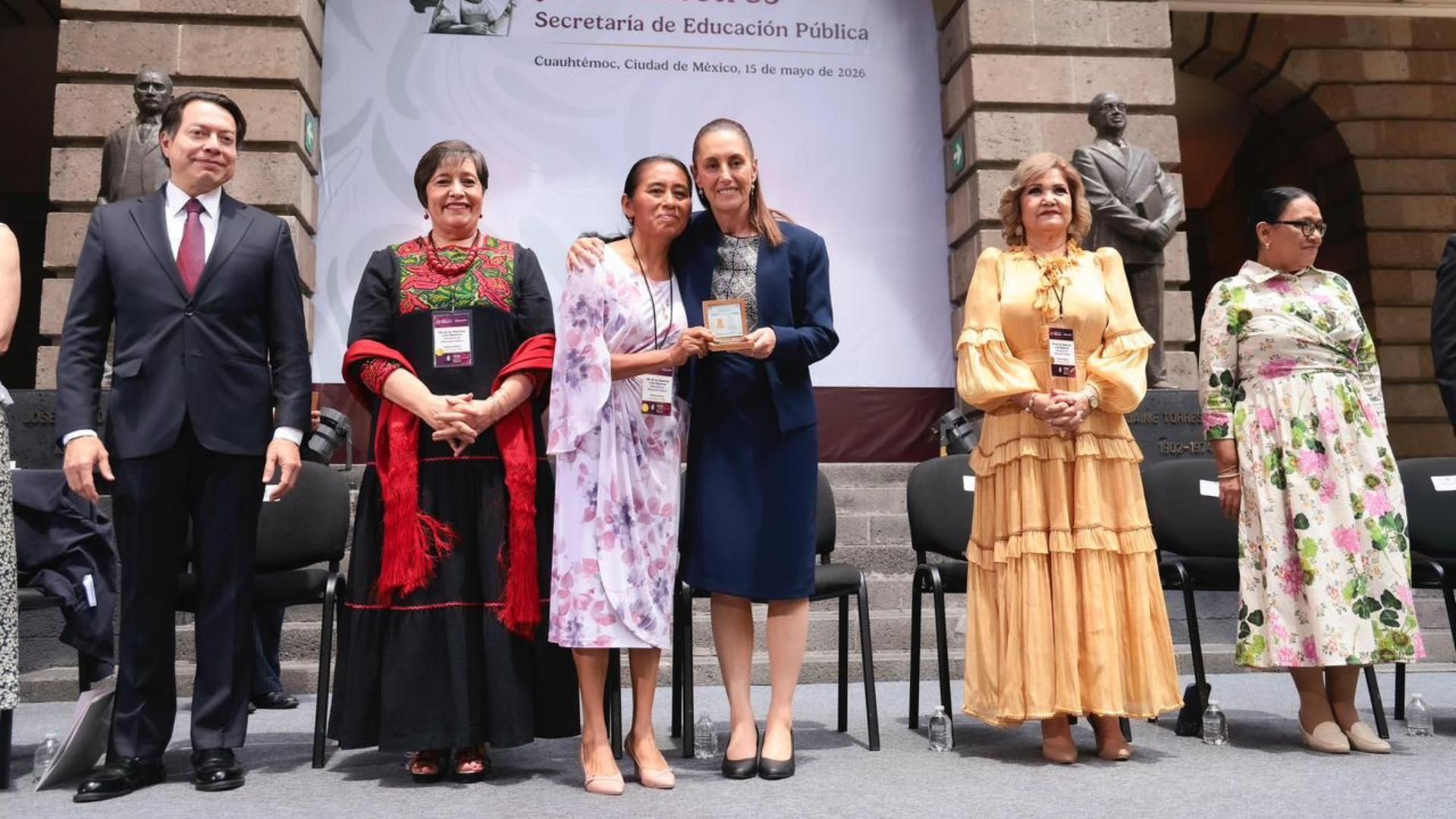 Evento conmemorativo del Día de Maestro en la SEP. Foto: Presidencia de la República