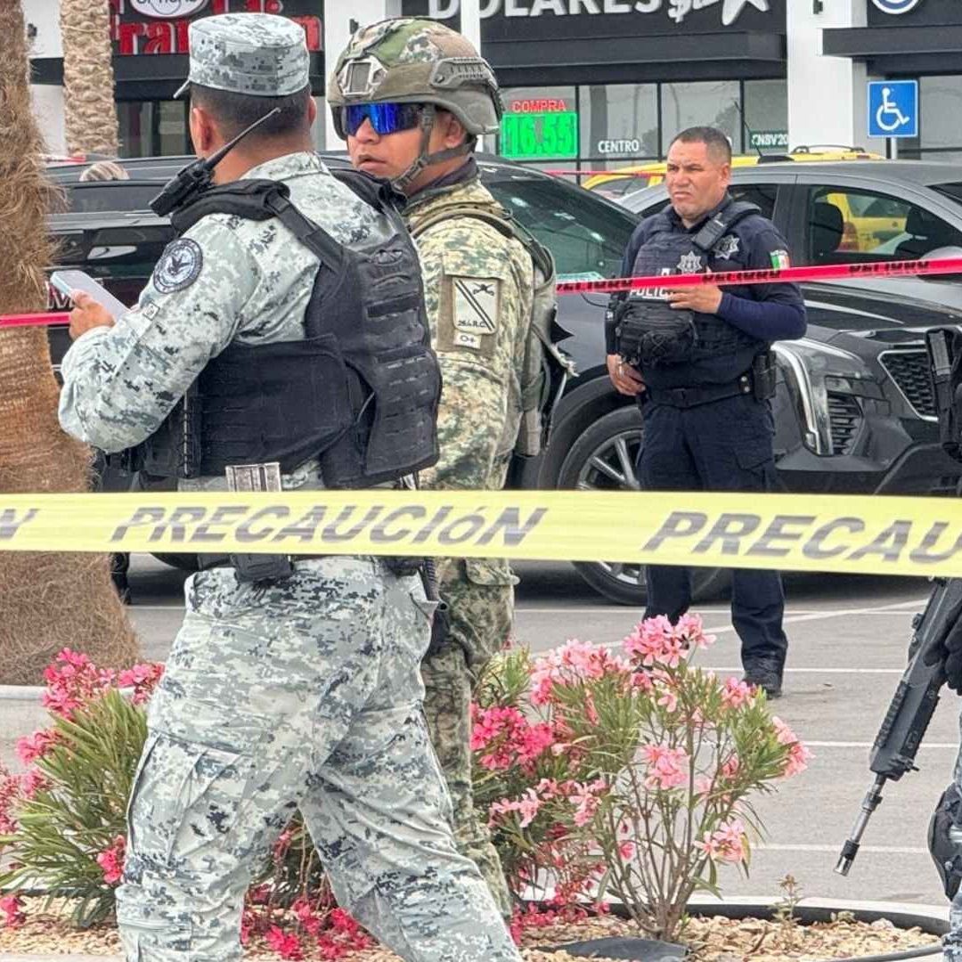 Matan a Dos Hombres en Estacionamiento de Plaza Comercial en Ciudad Juárez