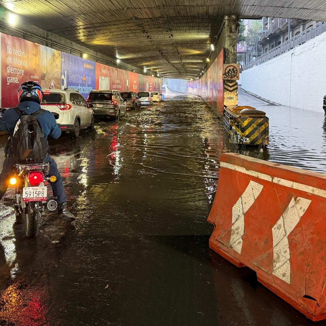 Encharcamiento en CDMX por lluvia intensa el 12 de mayo de 2026. Foto. N+