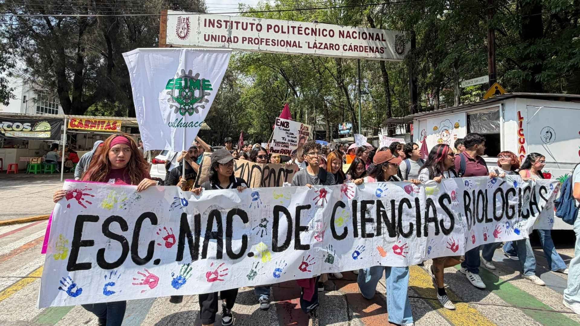 Marcha del IPN en Ciudad de México. Foto: Cuartoscuro | Archivo