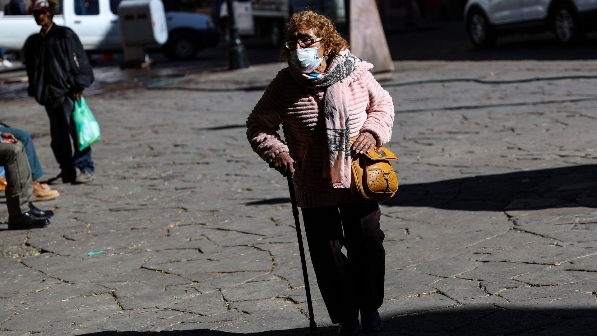 Los Riesgos que Tienen las Caídas para los Adultos Mayores