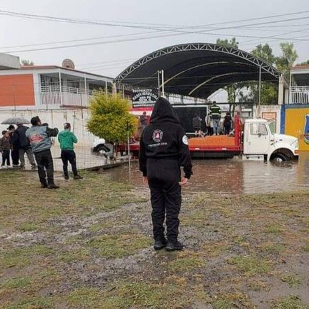 Desalojados Alumnos Primaria Federal Mariano Abasolo Inundada San Francisco Ocotlán Coronango
