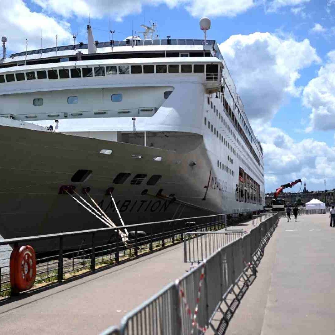 Muerte de pasajero en crucero Ambition provoca confinamiento