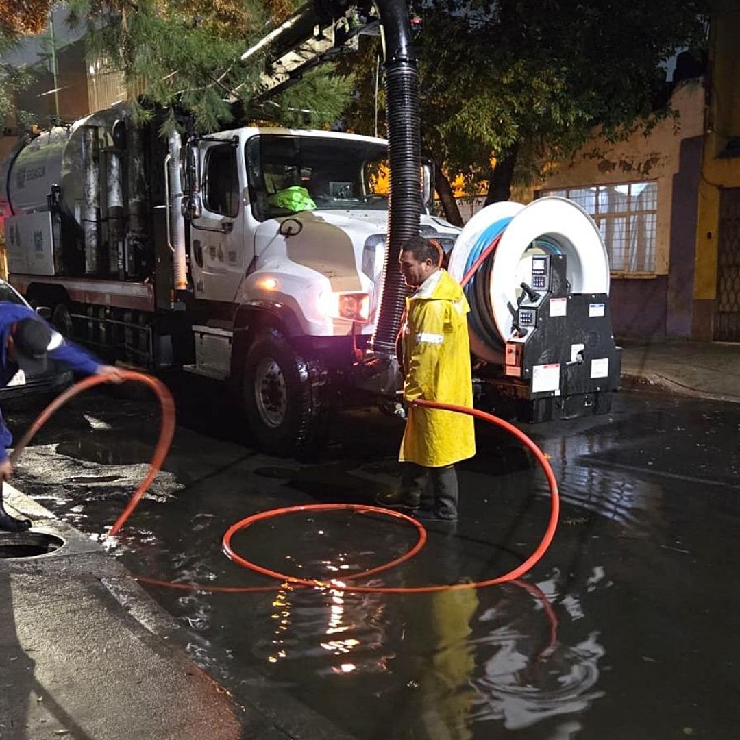 Anegación en la colonia Ex Hipódromo de Peralvillo. Foto: X @SEGIAGUA