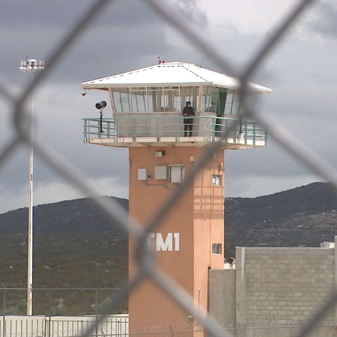 Custodio es Detenido por Intentar Introducir Droga y Celulares a Penal de Tecate