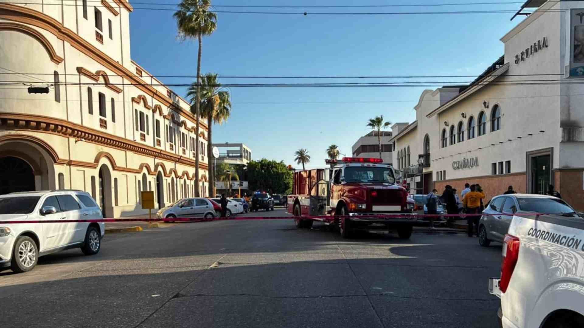 Se Incendia Restaurante en el Centro de Los Mochis; Una Persona Resultó Intoxicada