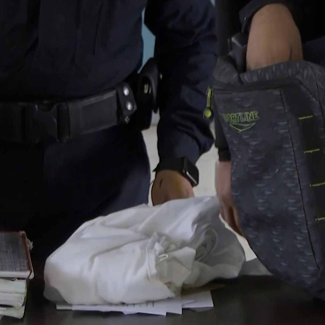 Encuentran Navaja y Bala en Mochilas de Alumnos de Primaria Durante Operativo en Gómez Palacio