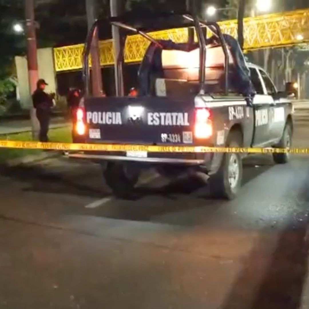 Patrulla y acordonamiento por accidente vehicular en la Av. Lázaro Cárdenas en Xalapa, Veracruz.