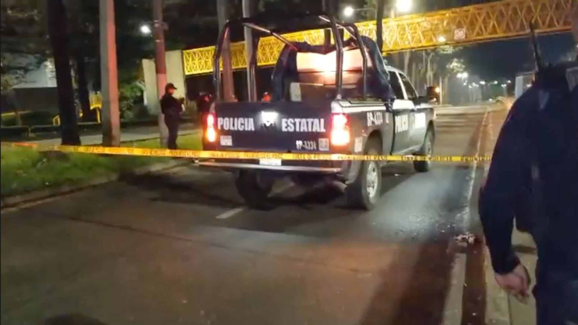Patrulla y acordonamiento por accidente vehicular en la Av. Lázaro Cárdenas en Xalapa, Veracruz.