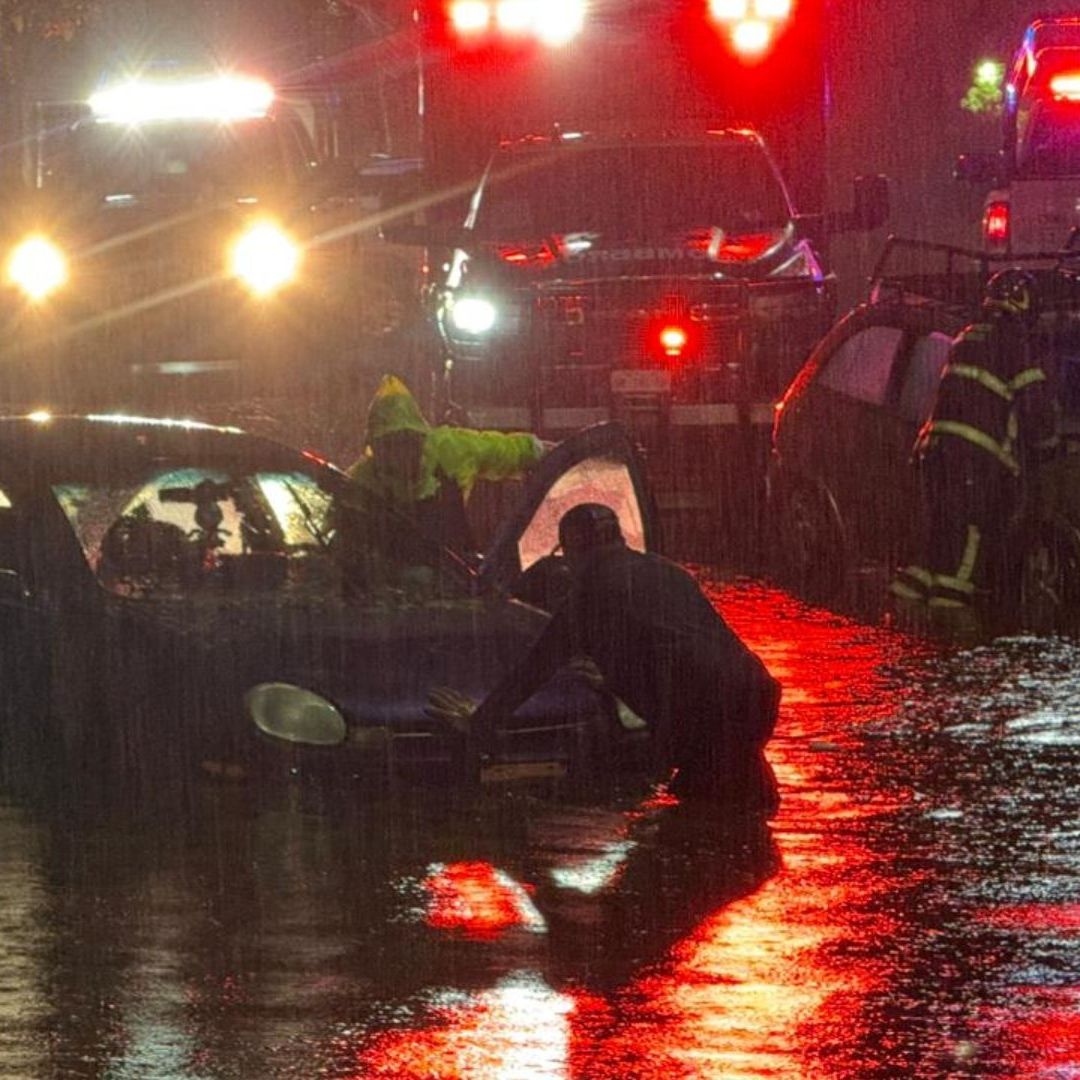 Activan Alerta Púrpura por Fuertes Lluvias en CDMX; Reportan Encharcamientos y Desbordamientos.