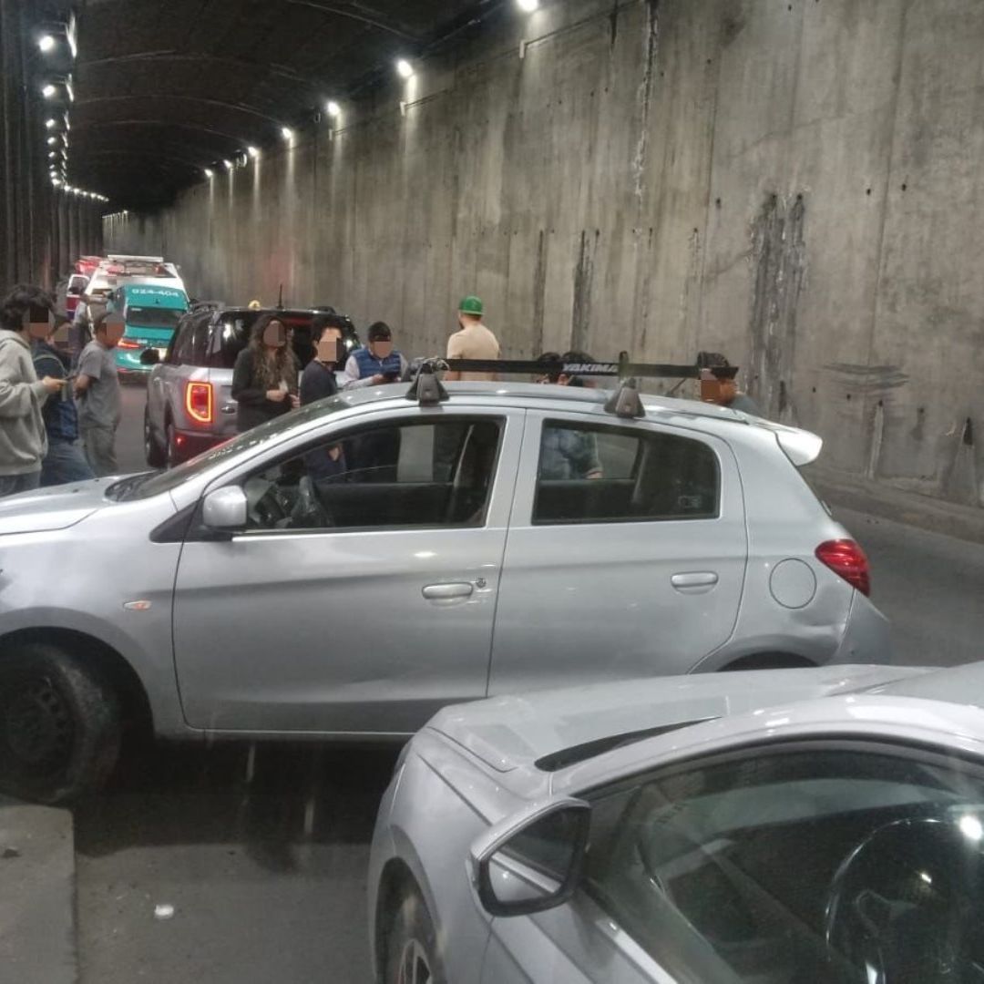 Cierre Total Distribuidor Vial Nodo Juárez Serdán por Choque Accidente en Viaducto entre Automóviles