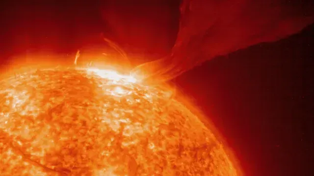 Llamarada solar captada por el satélite SOHO de la NASA