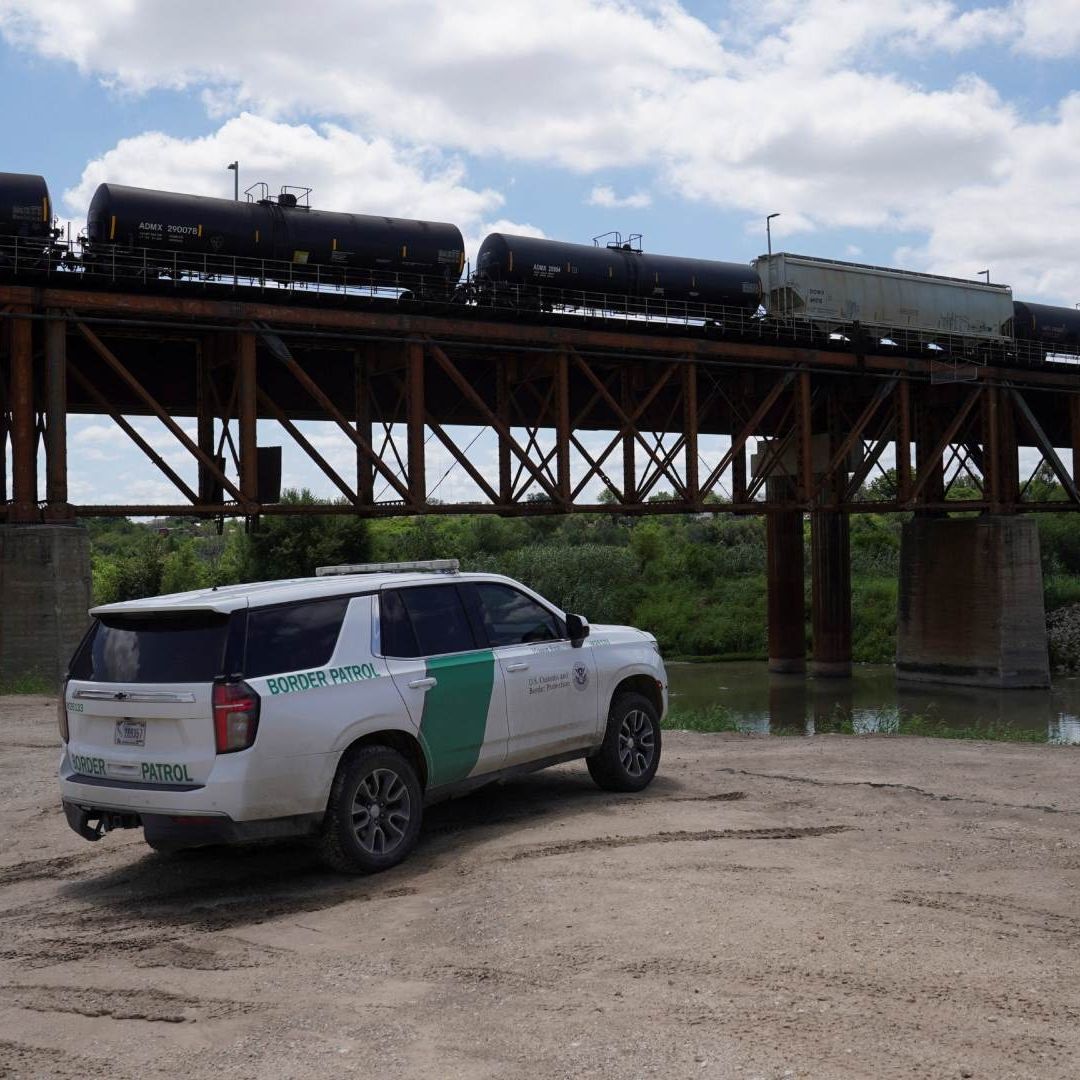 Identifican como Migrantes de México y Honduras a 6 Muertos en Vagón de Tren de Laredo, Texas