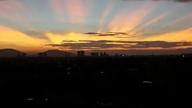 Rayos de luz en la Ciudad de México en junio de 2017. Foto: Cuartoscuro | Archivo