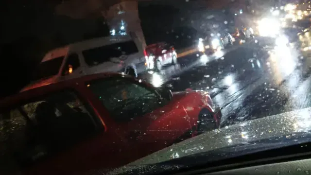 Automovilistas están retornando en sentido contrario