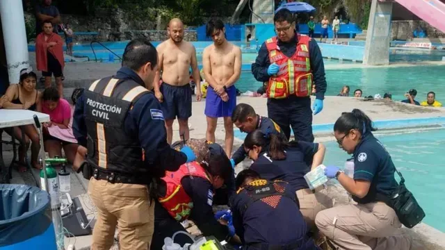 Paramédicos intentaron reanimar al menor de edad pero ya no fue posible. Foto: Protección Civil Municipal