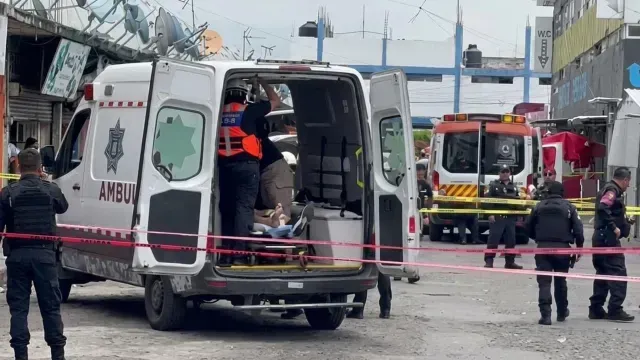Paramédicos de PC Municipal atendieron a dos de las víctimas. Foto: N+