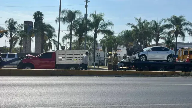 Autoridades retiran los vehículos involucrados de la zona. Foto: N+