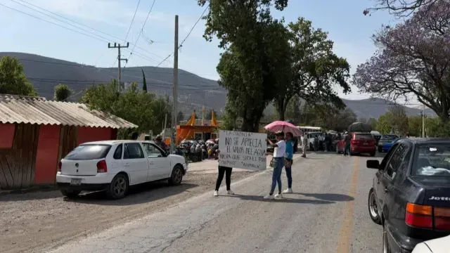 Continúa cierre en la carretera federal Tehuacán-Orizaba. Foto: N+